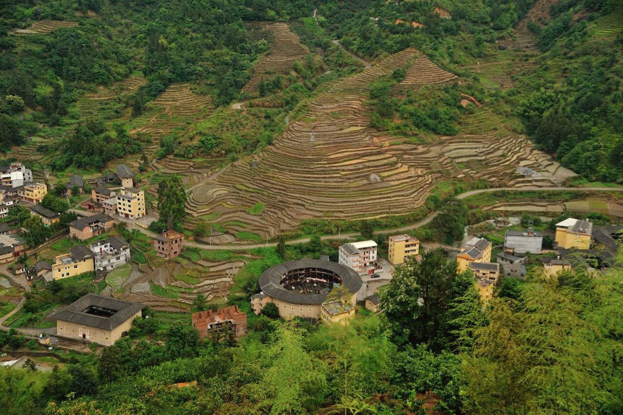 跟着达人游福建:镜头幻化下的永定土楼