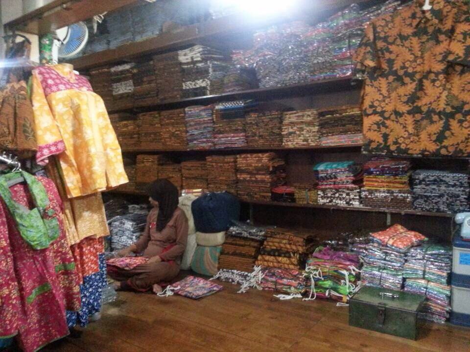 solo的蜡染布市场恐怕是印尼最大的了,里面的纺织品便宜到不敢相信