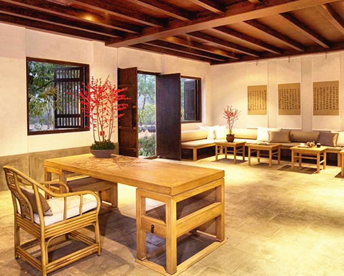 围绕这个古村落,共有7个寺庙,1家佛学院.