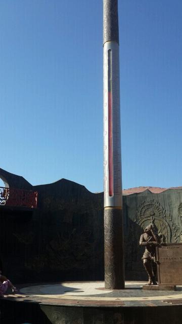 火焰山金箍棒,下午六点多地表温度68度 火焰山