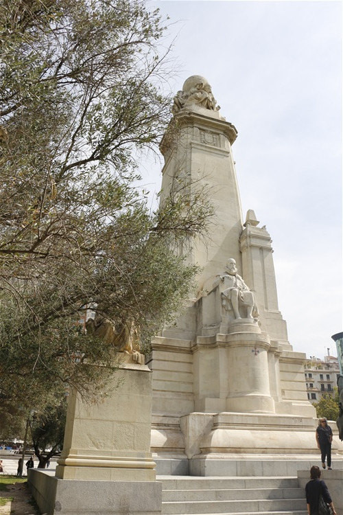 [原创]马德里西班牙广场不大,桑丘铜像最有意思