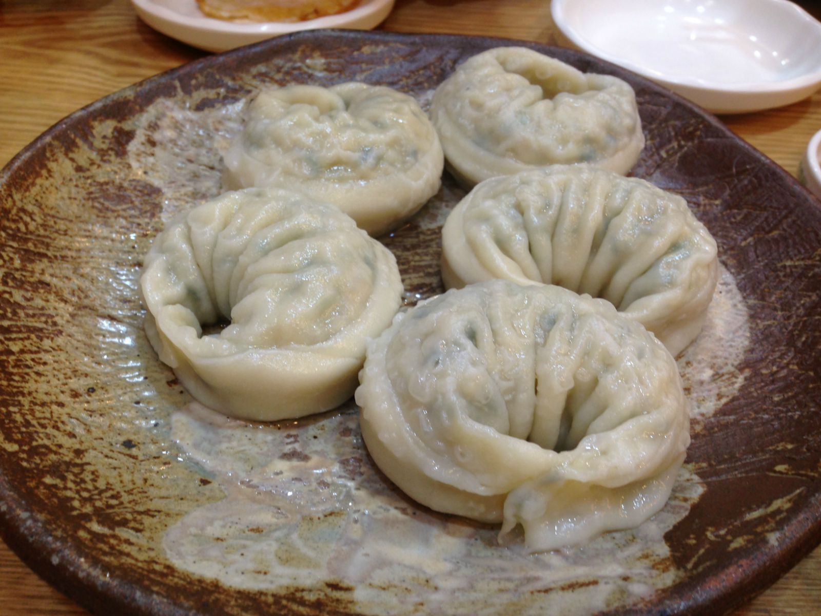 韩国特色的包子,开始我们都以为是饺子呢.口味一般. 酒店楼下早餐店