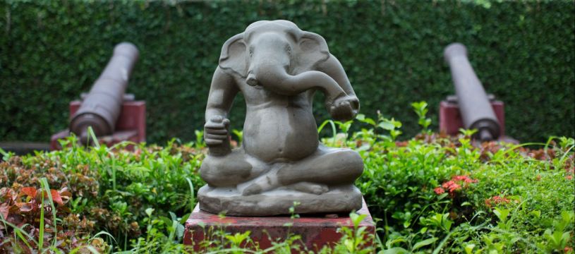 里面全是柬埔寨的国宝,但是感觉保护措施很差.