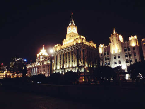 老上海的灯红酒绿,给人一种纸醉金迷之感. 外滩