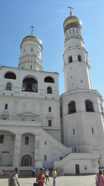 钟楼,81米高,伊凡雷帝建造的最大了望塔,里面有50个钟.