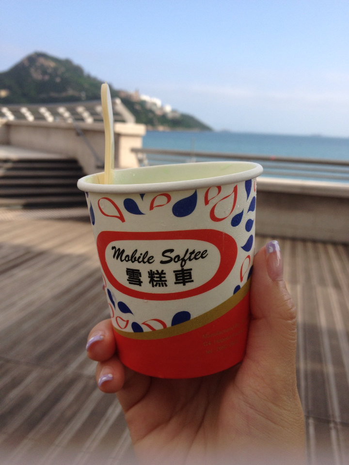 还是软雪糕好吃,莲花杯香精味太浓了 赤柱,香港