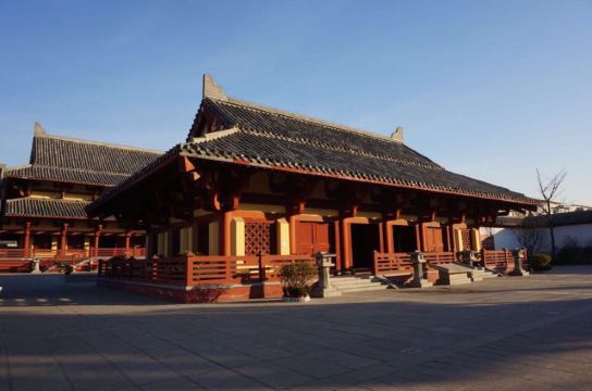 曹丕篡汉,曹氏府第由相府而王府,复又演变为皇宫也是这儿.