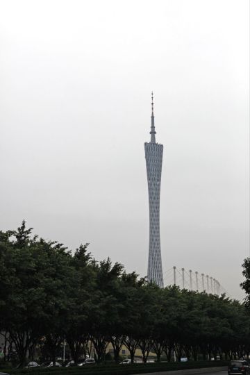 馆 在领馆可以眺望远处传说中的"小蛮腰"广州塔,据说是中国第一高塔