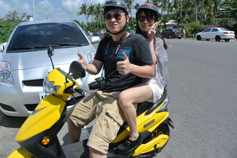 早上起来 真的是无敌得晒 住的民宿可以租电动车 我们每两个租了一辆