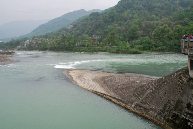 耍在天府之国之二---佛是一座山,峨眉天下秀,拜水都江堰,问道青城山.