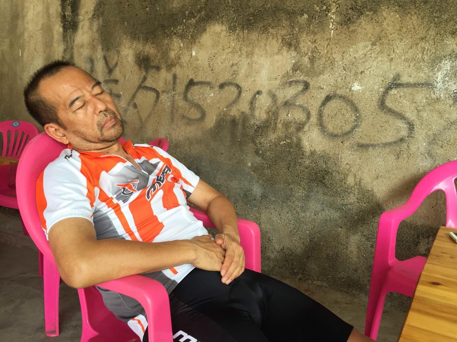 挺爷累的不行,就这样倒头就睡着了,一会就打起来呼噜. 儋州石花水洞