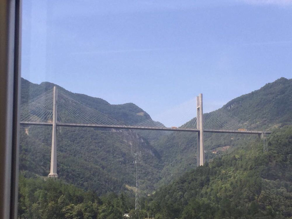 悠閒成都,神奇九寨,險峻華山,古韻西安