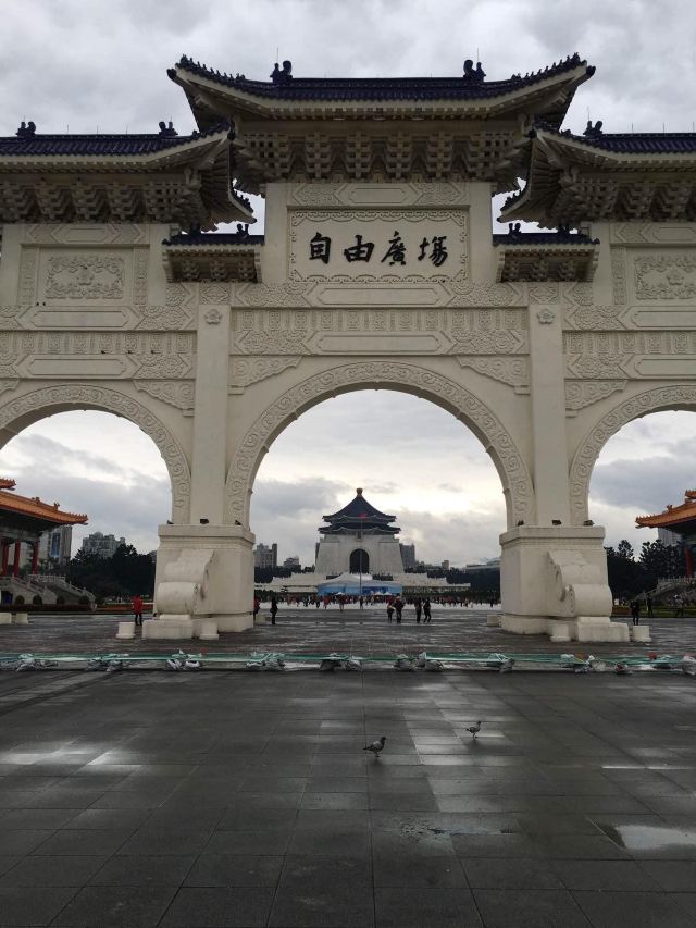 台湾第一站:自由广场,原名中正广场,位于台北市中心地区,广场总面积达