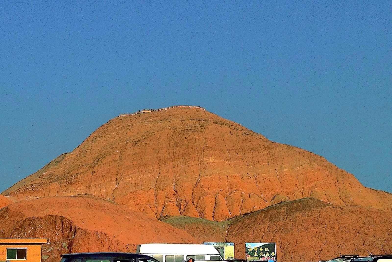 景區外看到的丹霞山 張掖丹霞地貌