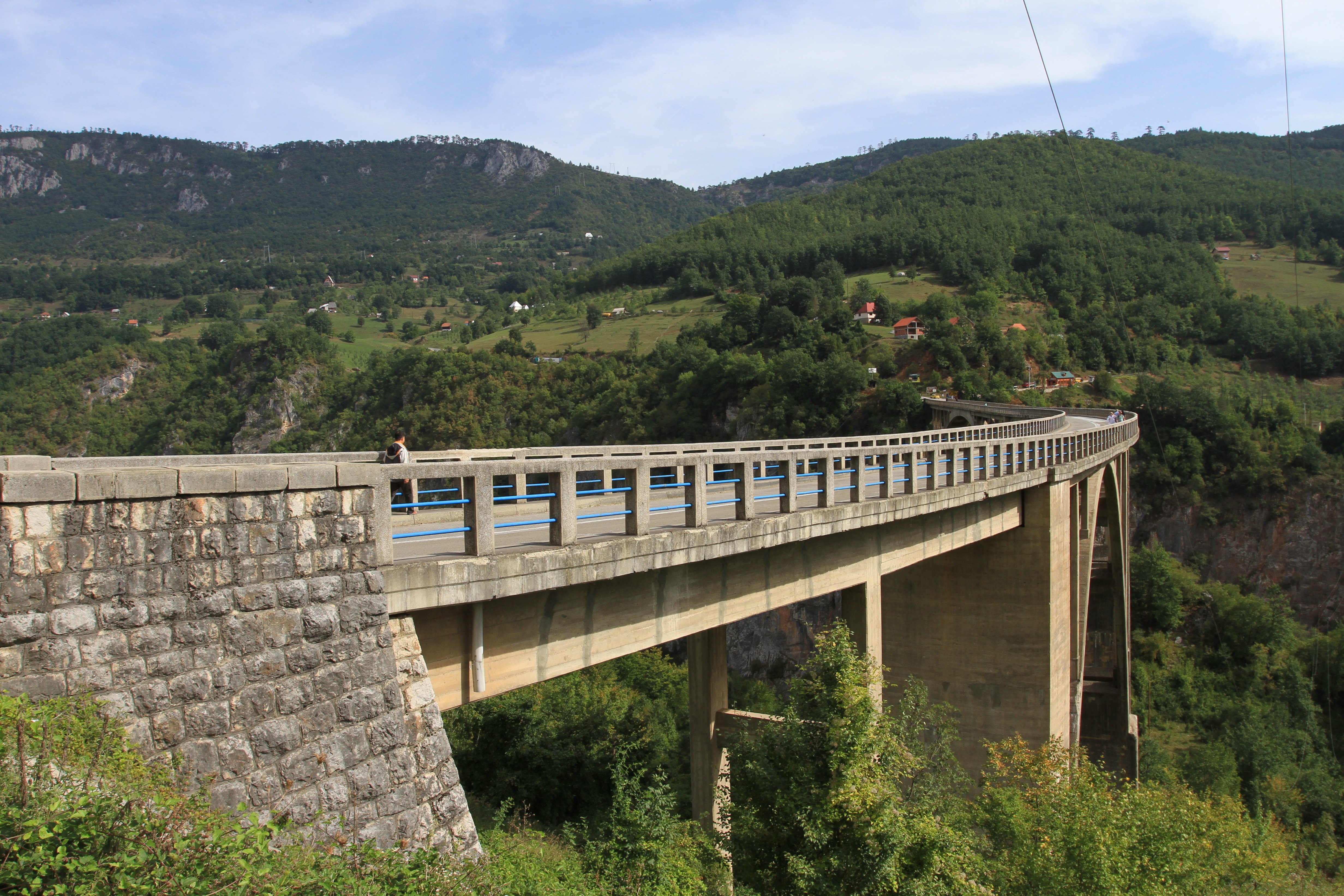巴尔干大桥国语图片