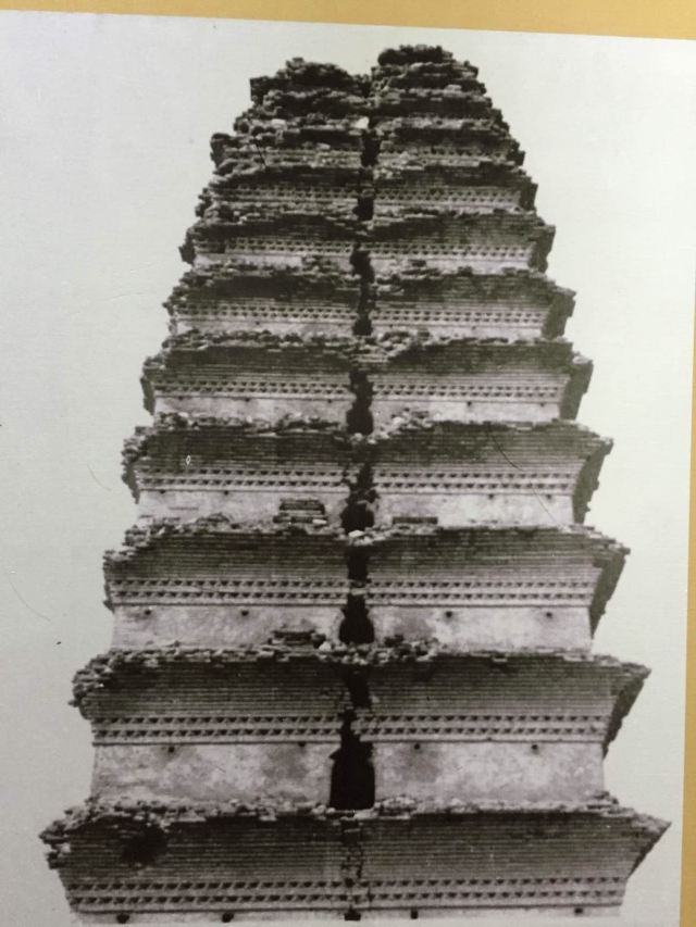 没维修之前的小雁塔裂缝 小雁塔