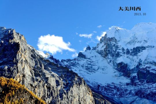 仙乃日雪山是亚丁景区三大高峰之首,是四川第五大山峰,海拔6032米