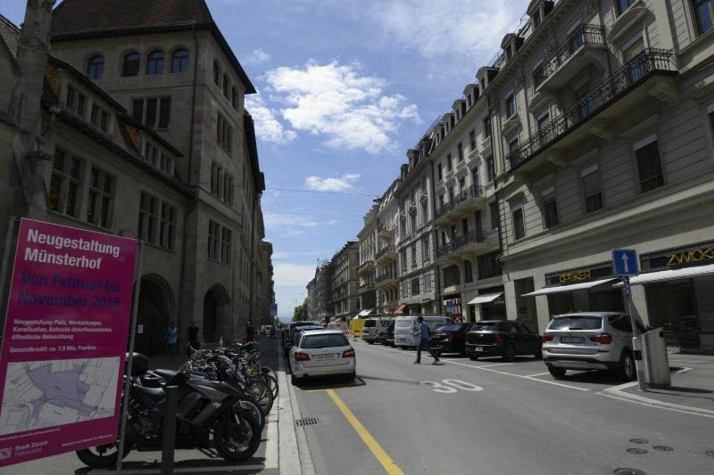 有着水塔花桥,世上最悲伤的狮子以及街头随处可见的壁画,是瑞士的避暑