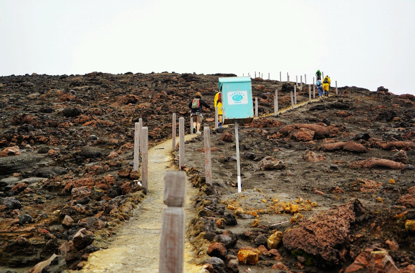火山口邮箱(投入邮件会盖有yasur火山图案日戳) yasu