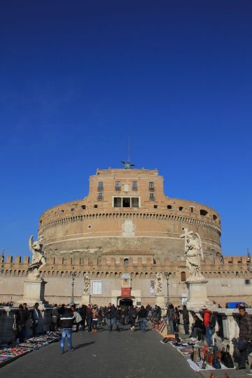 熙熙攘攘的人群 圣天使堡