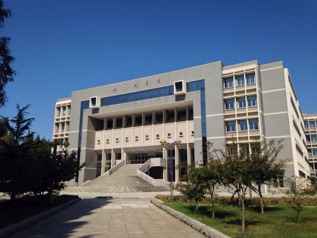 伯川图书馆,好像闭馆了 大连理工大学