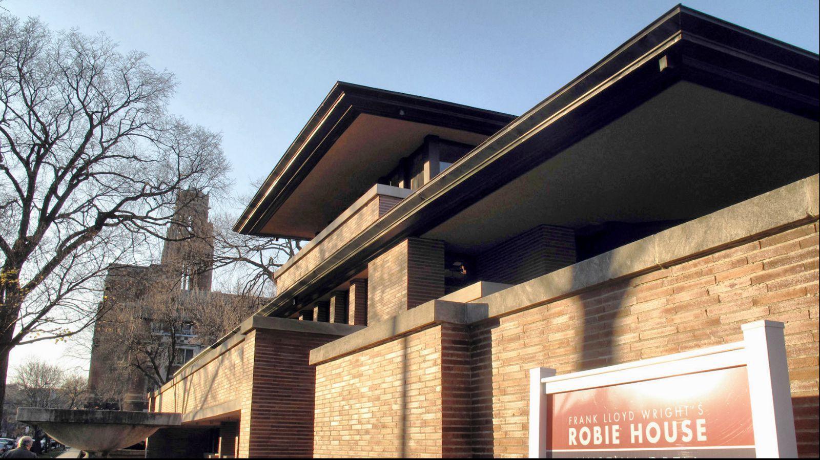 就是芝大了,来看另一位建筑巨巨中的巨巨赖特名作:罗比住宅,这货是他