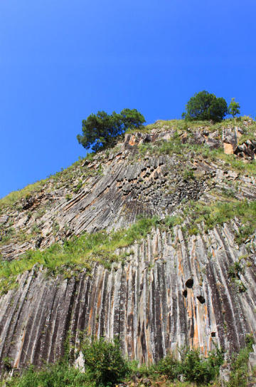 云南腾冲分布着我国迄今为止规模最大,保存完整,年代最短的柱状节理
