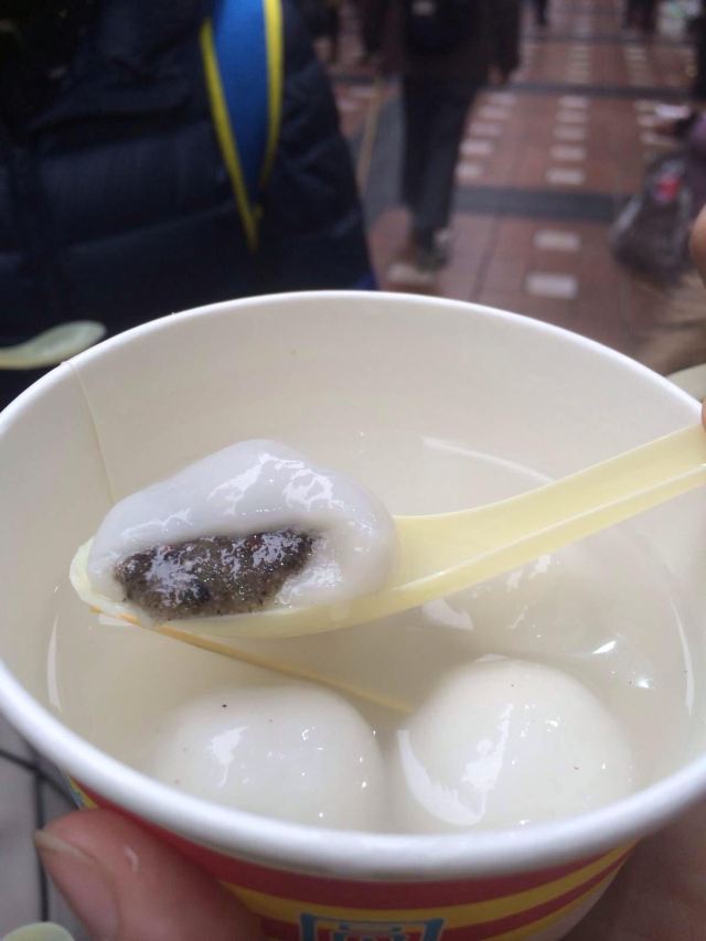 山城小汤圆,小伙伴们一致认为特别好吃,馅里加了陈皮 重庆好吃街