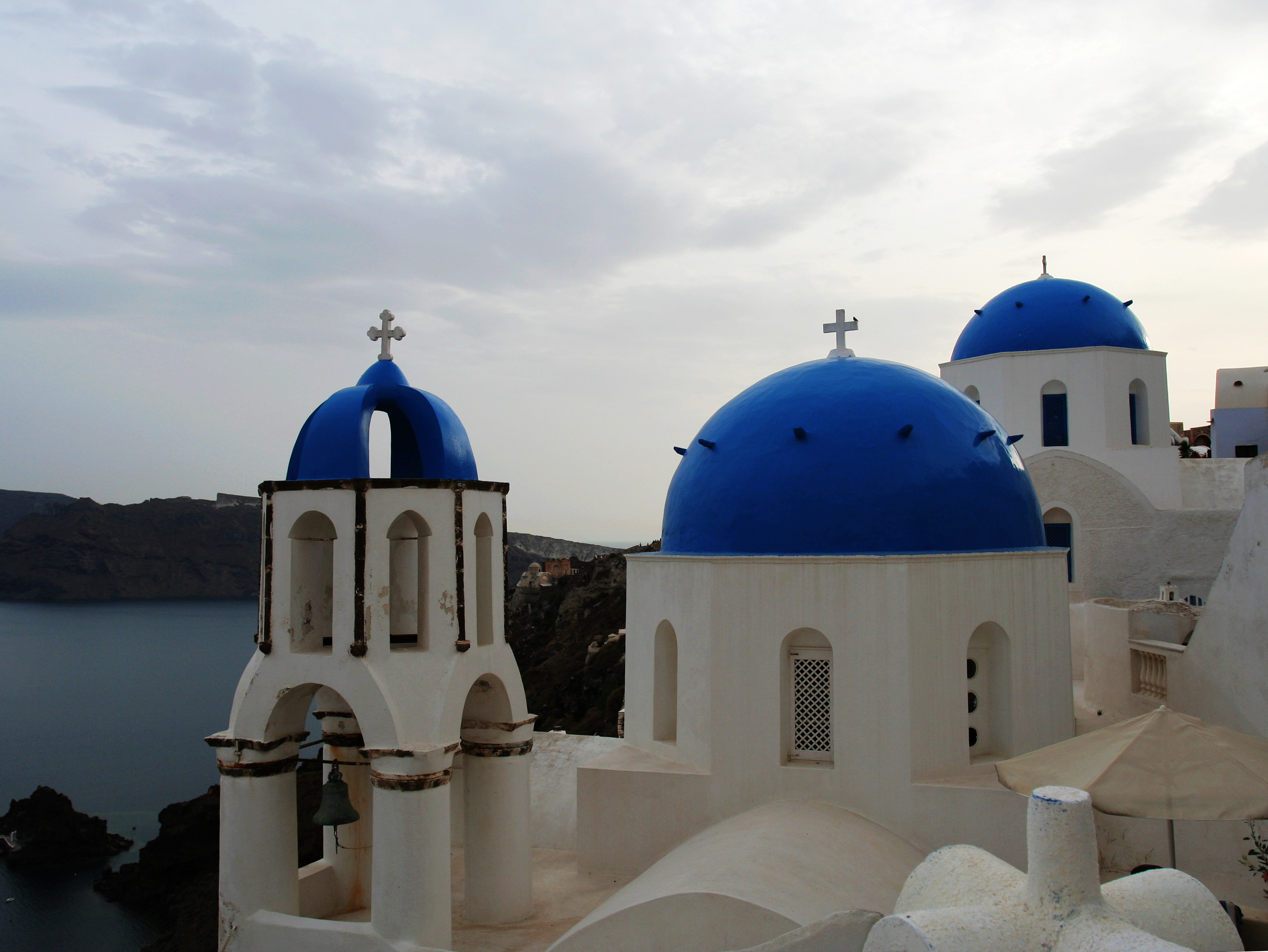 始终觉得,伊亚的蓝顶教堂丝毫不逊色于费拉那座蓝顶.  伊亚小镇