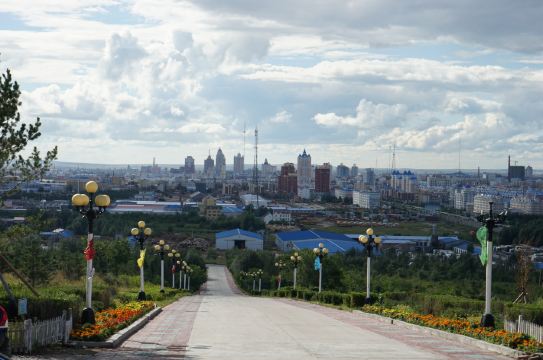      从教堂往下俯瞰的满洲里全景