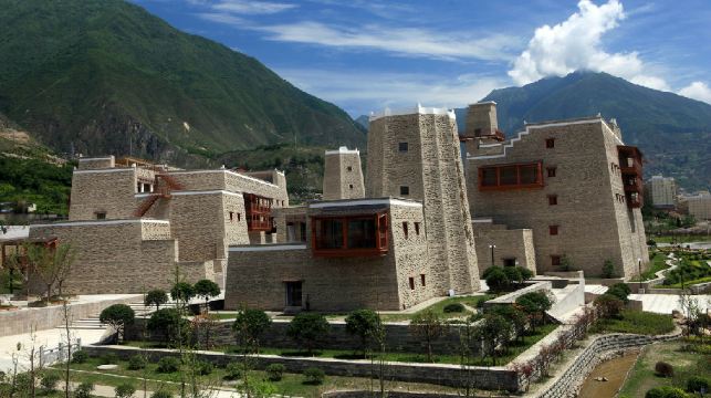 成都 九寨沟 黄龙6日5晚跟团游(2钻) 赠走进藏家 藏羌晚会 两大特色餐