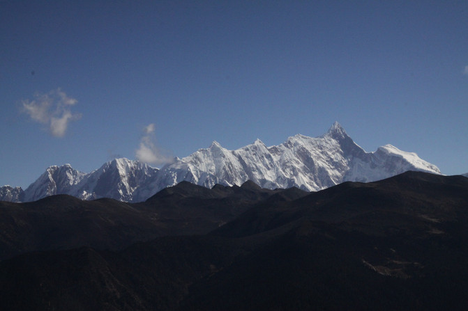 山是什么山下一句 c4d24186921247638a824c4f2ae36c3a_C_671_10000_Q90.jpg