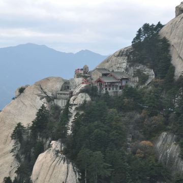 这是从南风看玉女峰.