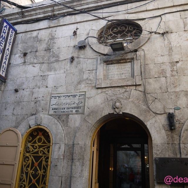 城墙大面积包围的旧城区,旧城区以西的新城区(西耶路撒冷)以及希律门