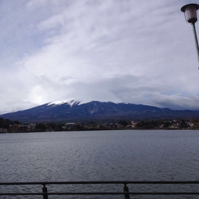 富士山脚下火山喷发形成的火山湖,空气顿然又清新很多,这种微甜又干燥