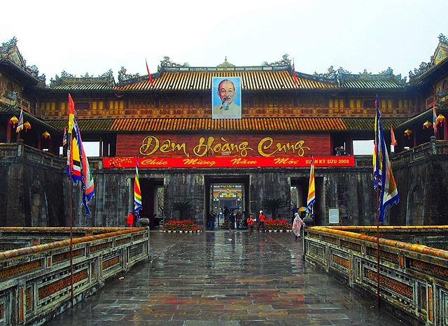 顺化皇城是越南阮氏王朝的皇宫,位于古都顺化,是越南现存最大而较完整