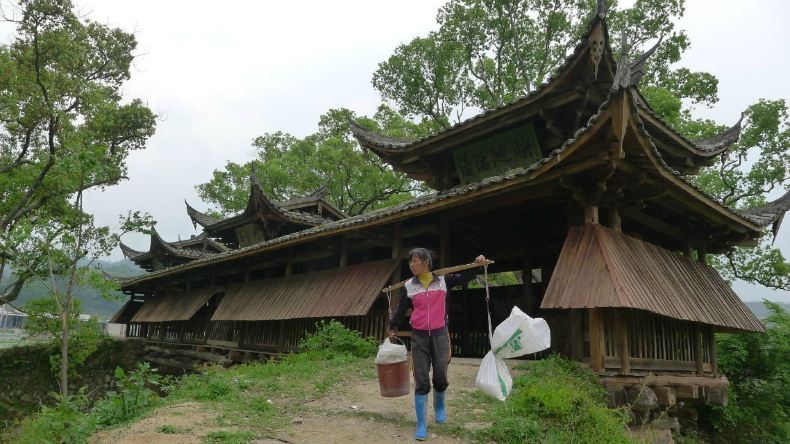 在培田古民居成名前,连城的四堡和芷溪就已经名声在外了.