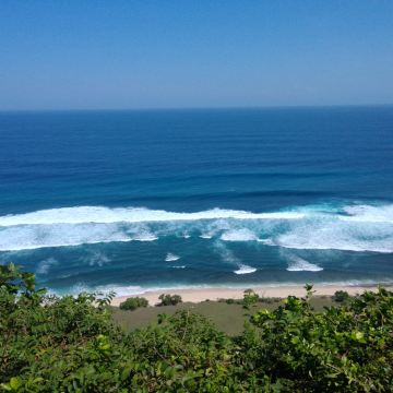 情人崖海景很美,远处据说是370飞机坠海的地点,可惜这么美得海和海滩
