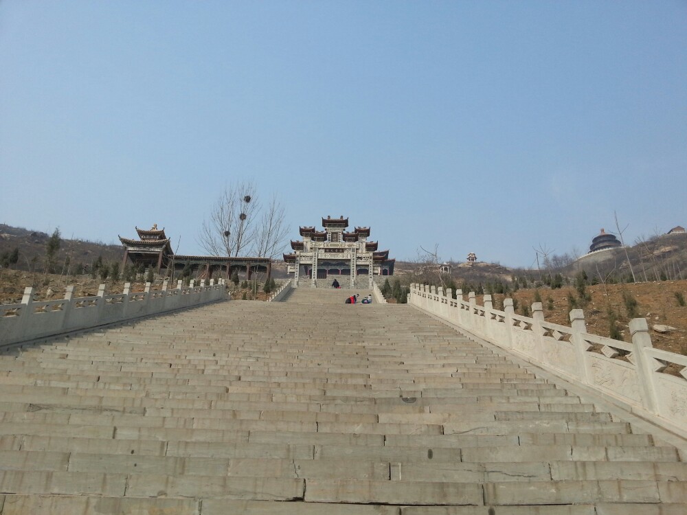 曲阳黄山八会寺-县城南十公里有个全驴宴的牌子右转即到,香火不旺