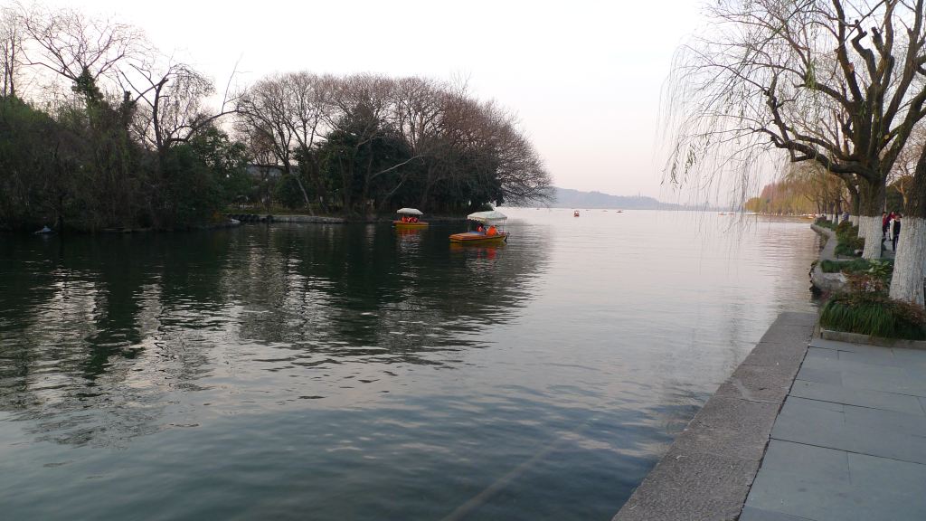 杭州半日遊:雷峰塔,長橋公園,淨慈寺和花港觀魚