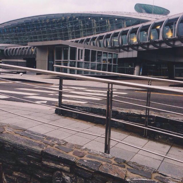 凌晨5:00的样子,空无一人的大街.