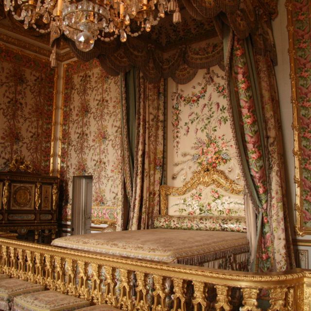 法国皇后的寝宫由于路易十六著名的断头皇后而更加闻名