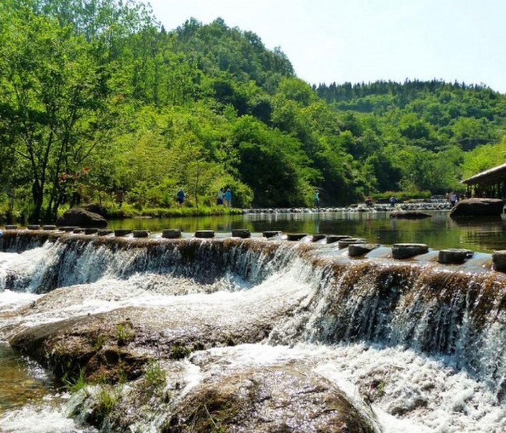 1綠林山風景區綠林山風景名勝區是國家aaaa級旅遊景區,位於京山市綠林