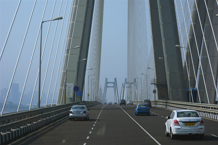 班德拉-沃利跨海斜拉桥