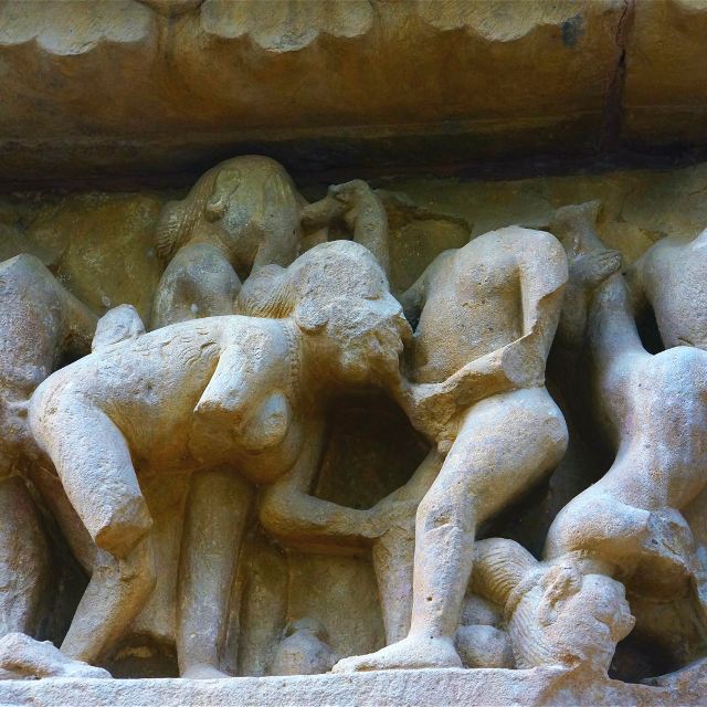 南,西三个庙群,西群寺庙墙壁上的数百幅雕刻最精彩的主题都与性有关