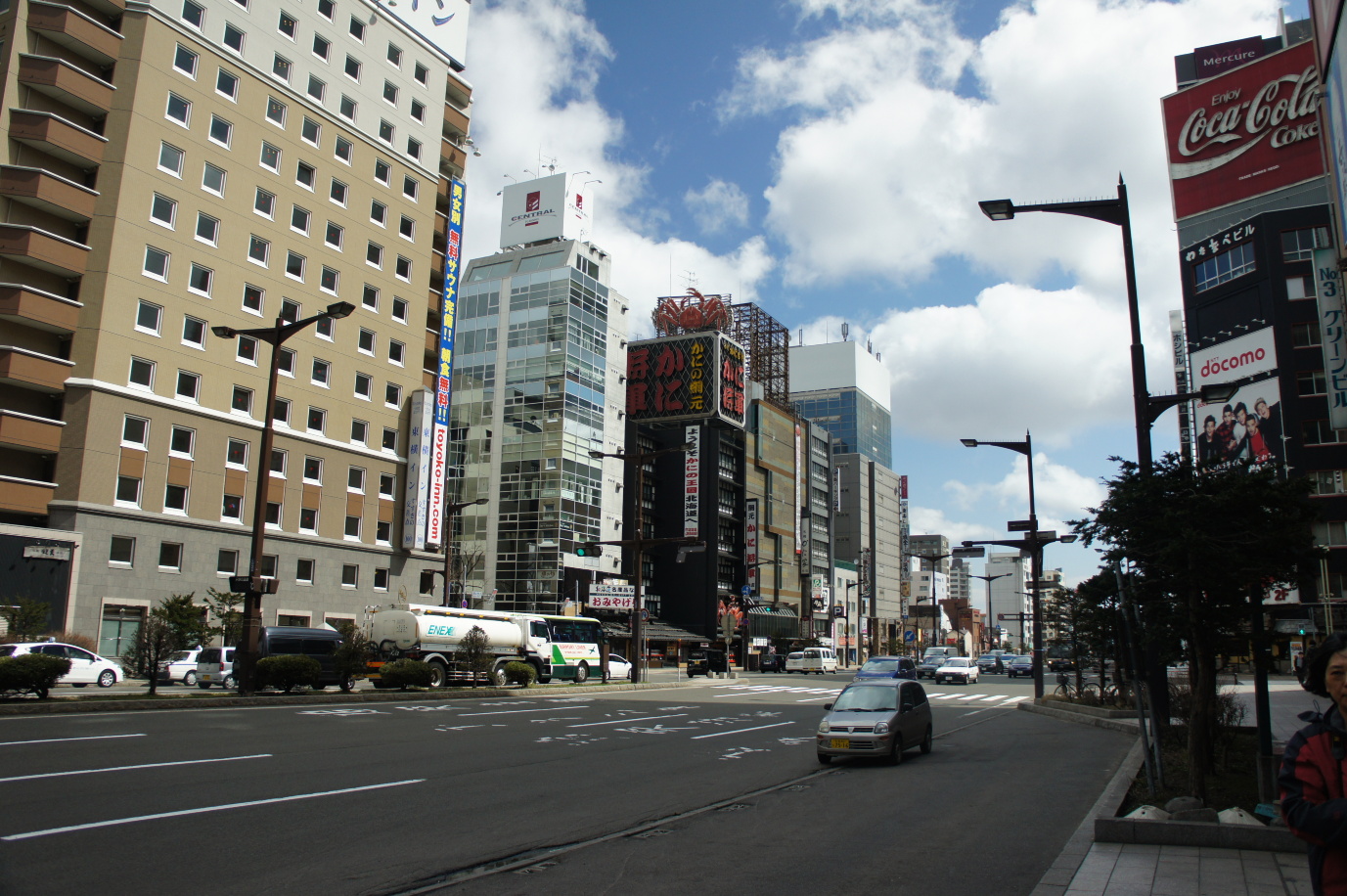 蓝天白云和整洁的街道,非常舒服. 札幌