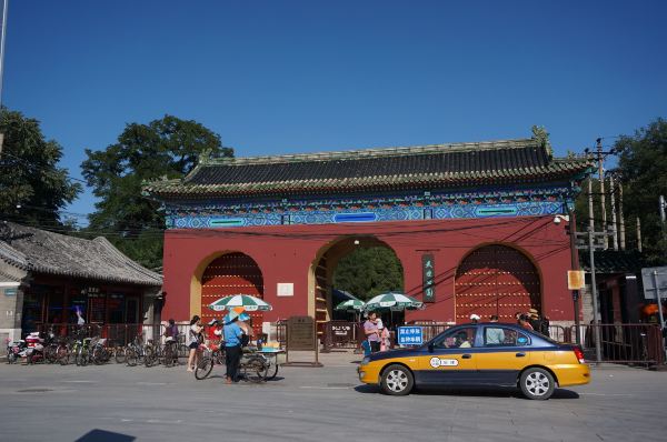 天坛公园西门.天坛公园,是明清两代皇帝每年祭天和祈祷五谷丰收的地方