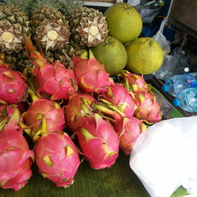 普吉岛爱维斯塔spa渡假村,卡隆海滩街边水果!