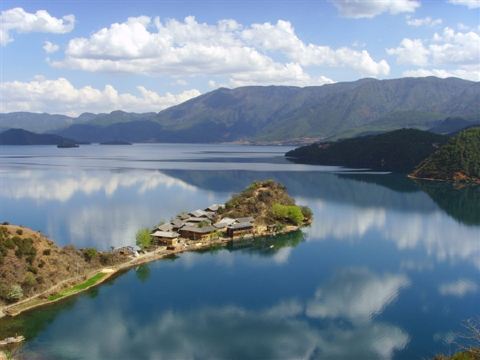 云南女儿国泸沽湖