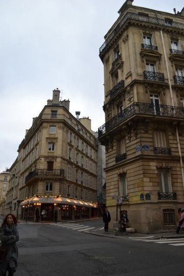 这是著名的【红磨坊】.晚上自费活动要165欧元.